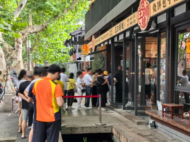 豫园打造国庆假期的“情绪目的地”瓦利棋牌唯有美食与艺术不可辜负大(图37)